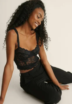 NA-KD Breiten Trägern - Korset - Black -ESPRIT Winkel 00b44d73e6744a4ab0b3215d3cd0787a scaled