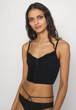 Gilly Hicks Korset - Schwarz 11 Gilly Hicks Korset - Schwarz -ESPRIT Winkel 02c12ae9db964f2db72d7d0cc6f50990 scaled
