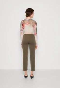 Wal G Brody Trouser - Broek - Khaki -ESPRIT Winkel 08d3f9dd0cf94e8ea0ba6e11ebbe1398 scaled