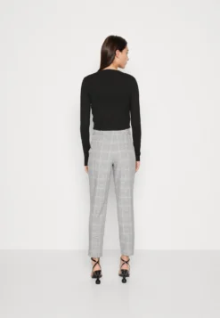 Vero Moda Vmbailey Tap Paberbag Belt Pant - Broek - Light Grey Melange -ESPRIT Winkel 0ab3a228deb344b7add56506d38a26c0 scaled
