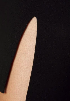 Hugo Sumeryna - Minirok - Black -ESPRIT Winkel 1cc1ad804f304c708eff821bd591a85a scaled