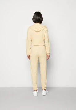 Nike Sportswear Gym Vintage Easy Pant - Trainingsbroek - Sesame/White -ESPRIT Winkel 25309b10f96748e19de38589895d9cc2