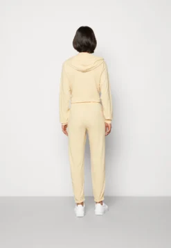 Nike Sportswear Gym Vintage Easy Pant - Trainingsbroek - Sesame/White -ESPRIT Winkel 25309b10f96748e19de38589895d9cc2 scaled