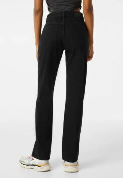BERSHKA Straight Leg Jeans - Black -ESPRIT Winkel 3443e3cf61fa43c79ccb13f874544678