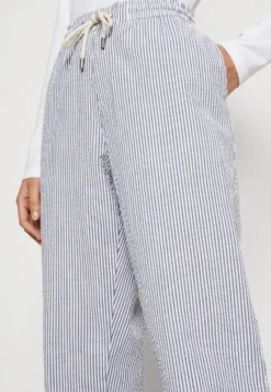 ESPRIT Seersucker - Trainingsbroek - Navy -ESPRIT Winkel 344d4483ceb64beaa593cca45b40b220 scaled