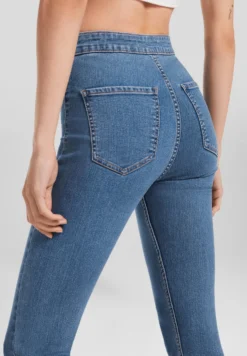 BERSHKA Super High Waist- Slim Fit Jeans - Light Blue Denim -ESPRIT Winkel 3eabae02f65040b5a77cc763d6d3118f scaled