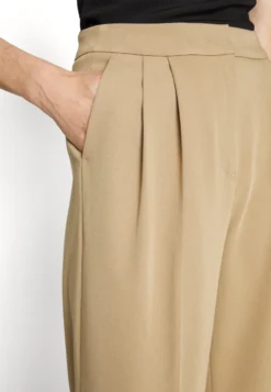 Mille Daily Sleek - Broek - Petrified Oak -ESPRIT Winkel 4728f3a75a8b4600a16344618d3bbd18 scaled