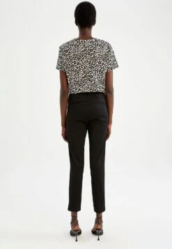 DeFacto Valentina Cigarette- Broek - Black 5 DeFacto Valentina Cigarette- Broek - Black -ESPRIT Winkel 50942866b0d84be39d5a0c3d58fb45b9