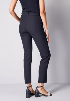 Broek - Marineblau -ESPRIT Winkel 5e4fcb6765d749caaba13ec5563f4132 scaled