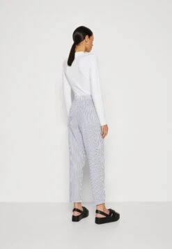 ESPRIT Seersucker - Trainingsbroek - Navy 8 ESPRIT Seersucker - Trainingsbroek - Navy -ESPRIT Winkel 633b1370f9b5481b822ab48f3ed5ecf1