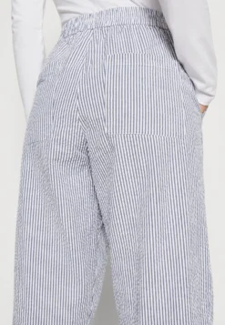 ESPRIT Seersucker - Trainingsbroek - Navy -ESPRIT Winkel 63787c2e970c4e1b87743c5b5246efc1 scaled