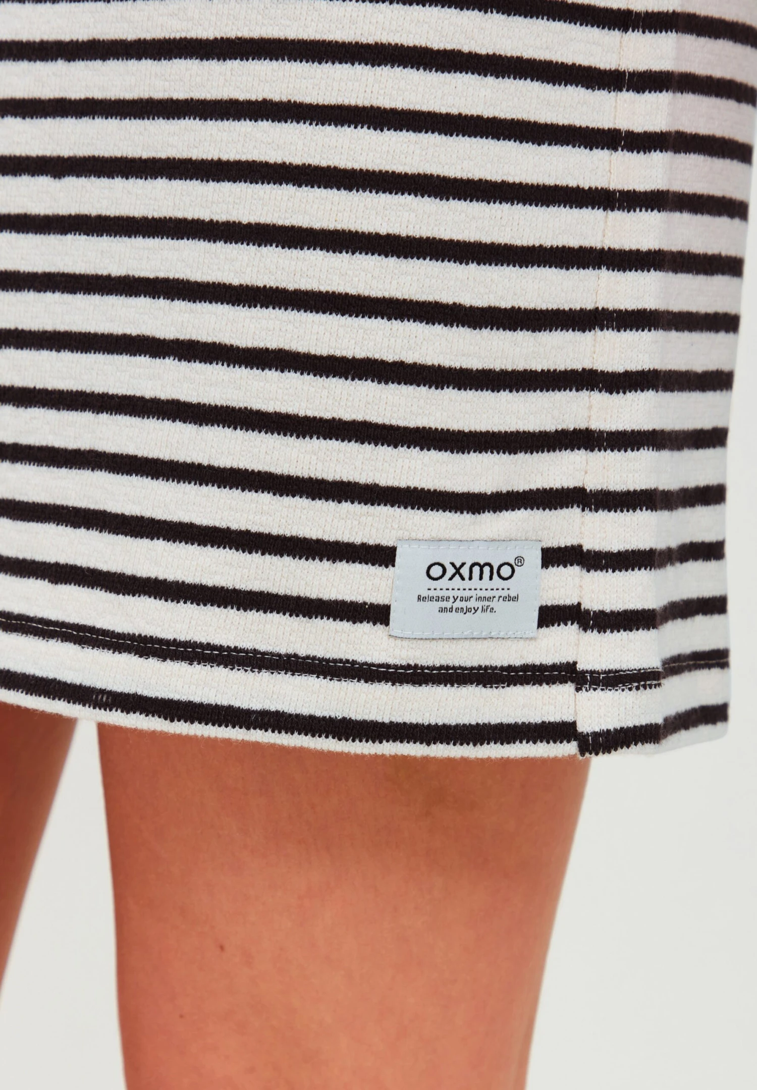 OXMO Oxpippa - Minirok - Black 5 OXMO Oxpippa - Minirok - Black - Afbeelding 5