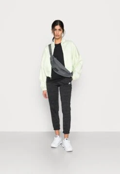 Nike Sportswear Gym Vintage Easy Pant - Trainingsbroek - Black/White 6 Nike Sportswear Gym Vintage Easy Pant - Trainingsbroek - Black/White -ESPRIT Winkel 7683642885d34cb8890681a7f8ce8c84