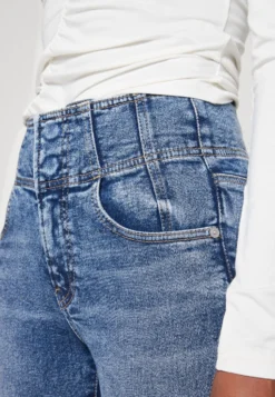 MISS SIXTY Bootcut Jeans - Middle Blue 11 MISS SIXTY Bootcut Jeans - Middle Blue -ESPRIT Winkel 8ce6def7c08e4a2084909a65b1a5d210 scaled