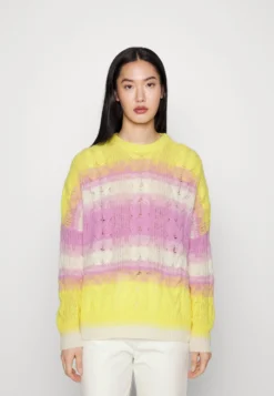 Boss Falguni - Trui - Open Miscellaneous