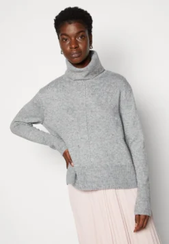 OPUS Pabomo - Trui - Hazy Fog -ESPRIT Winkel 957582dffa904681919dcf9777c91602 scaled