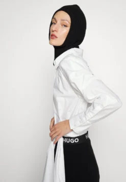 Hugo Sumeryna - Minirok - Black -ESPRIT Winkel c1b17b9579014bf98a6fe9ad37caa1ac scaled