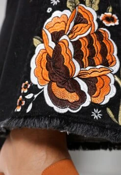 Flared Jeans - Schwarz -ESPRIT Winkel c7edc5725a2142a6a36840d54489ae78