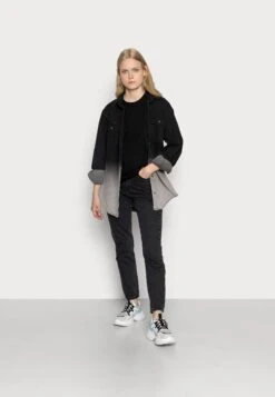 ESPRIT Winkel -ESPRIT Winkel d344fc1f812f453195282412f82b405b