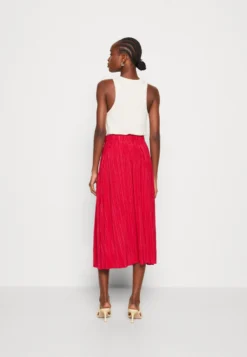 SAMSØE SAMSØE Uma Skirt - Plooirok - Cerise -ESPRIT Winkel d5232450e4644d6f9c9e57f7481be547 scaled