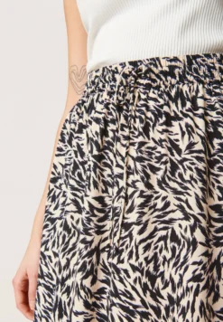Soaked In Luxury Sllivinna Ilio - A-Lijn Rok - Black Preppy Animal Print -ESPRIT Winkel d766d3e0c83a4029a646fd0b67a1b3fc scaled