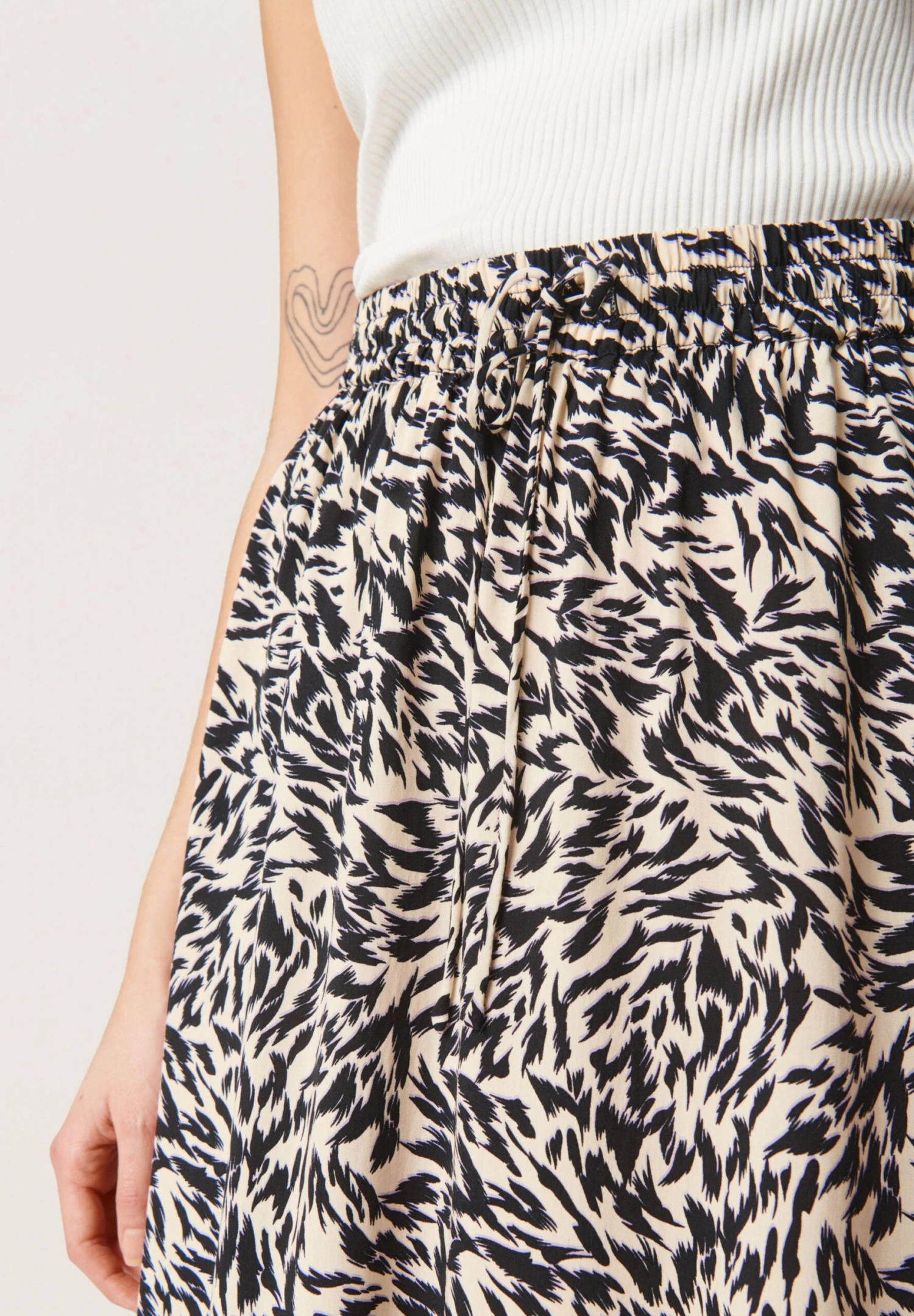 Soaked In Luxury Sllivinna Ilio - A-Lijn Rok - Black Preppy Animal Print 4 Soaked In Luxury Sllivinna Ilio - A-Lijn Rok - Black Preppy Animal Print - Afbeelding 4