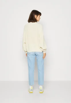 Monki Trui - Beige Light -ESPRIT Winkel d86f3c3703e64059ba2f15f9390ac0eb scaled