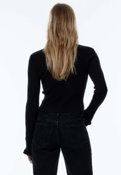 EDITED Maikai - Vest - Schwarz -ESPRIT Winkel e06e4fd657e7414182b88d677bed0dc2 scaled