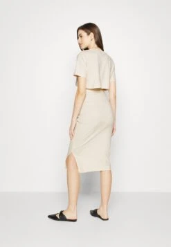 Top Skirt Set - Kokerrok - 003 - Off-White 10 Top Skirt Set - Kokerrok - 003 - Off-White -ESPRIT Winkel e18e5be314ef4aa3a17c04f4eaf0f49d