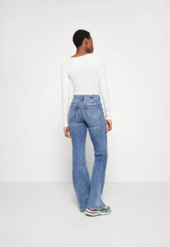 MISS SIXTY Bootcut Jeans - Middle Blue 8 MISS SIXTY Bootcut Jeans - Middle Blue -ESPRIT Winkel e46f69adda4e4158be02733092032776 scaled