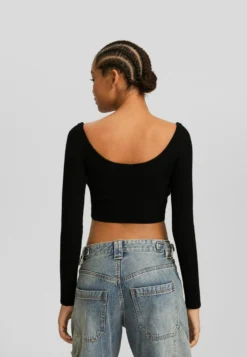 BERSHKA With Low-Cut Neckline - Cropped - Trui - Black -ESPRIT Winkel e5cf7ee832fc4d3aa33d666448fc6048 scaled