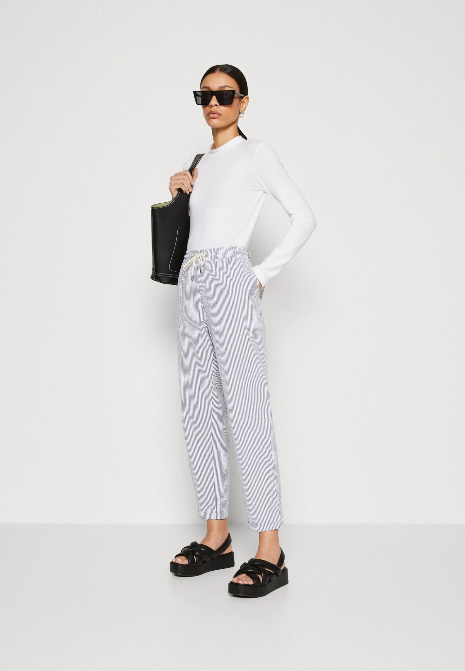 ESPRIT Seersucker - Trainingsbroek - Navy 2 ESPRIT Seersucker - Trainingsbroek - Navy - Afbeelding 2