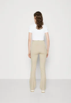 Calvin Klein Jeans Logo Elastic Milano - Legging - Plaza Taupe -ESPRIT Winkel eed087a76fc54df6bb151a4dc231d3ae scaled