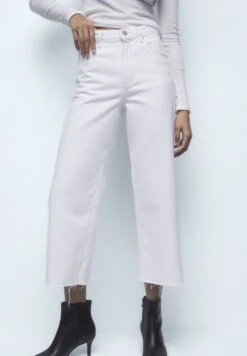 PULL & BEAR Basic- Flared Jeans - Off White