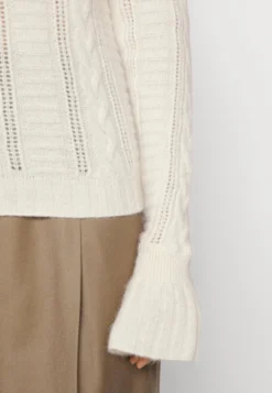 IVY OAK Katrina - Trui - Cream -ESPRIT Winkel f492984fc1e747fbae64df5a2ffd0b74 scaled
